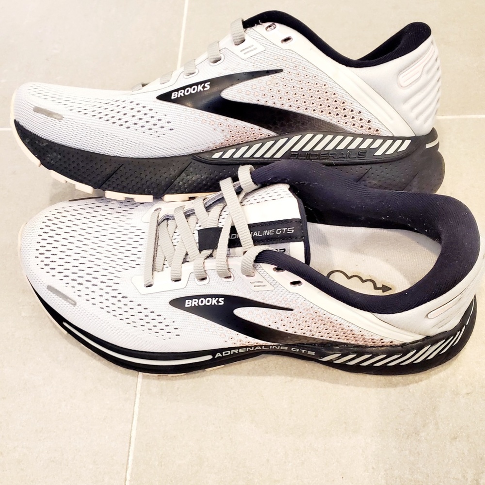 Brooks Adrenaline GTS 22 Running Shoes Women's Size 9